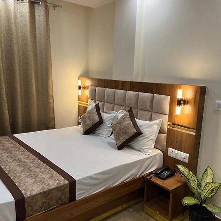 Hotel Mahalaxmi Deluxe Нью-Делі Екстер'єр фото