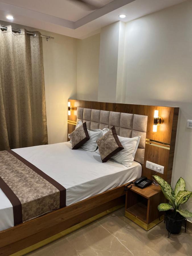 Hotel Mahalaxmi Deluxe Нью-Делі Екстер'єр фото