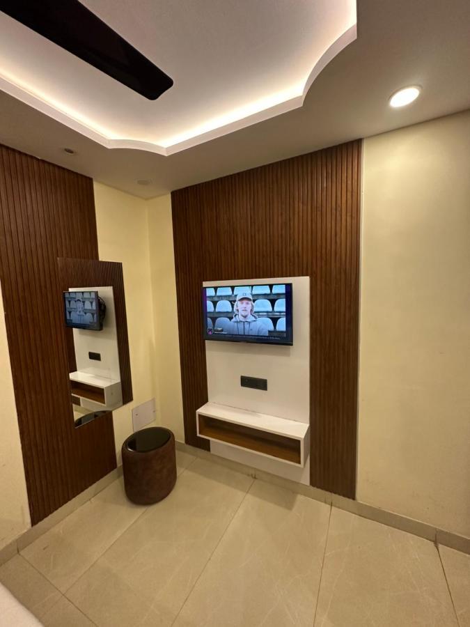 Hotel Mahalaxmi Deluxe Нью-Делі Екстер'єр фото