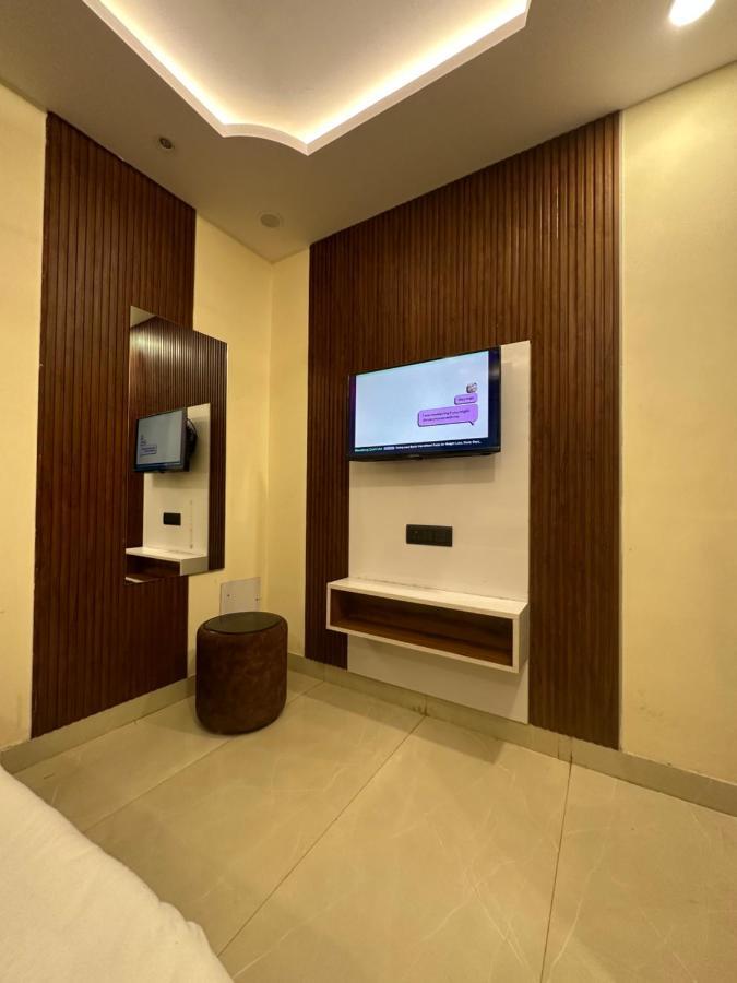Hotel Mahalaxmi Deluxe Нью-Делі Екстер'єр фото