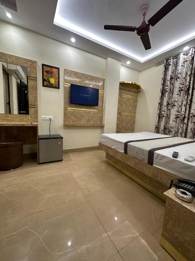 Hotel Mahalaxmi Deluxe Нью-Делі Екстер'єр фото