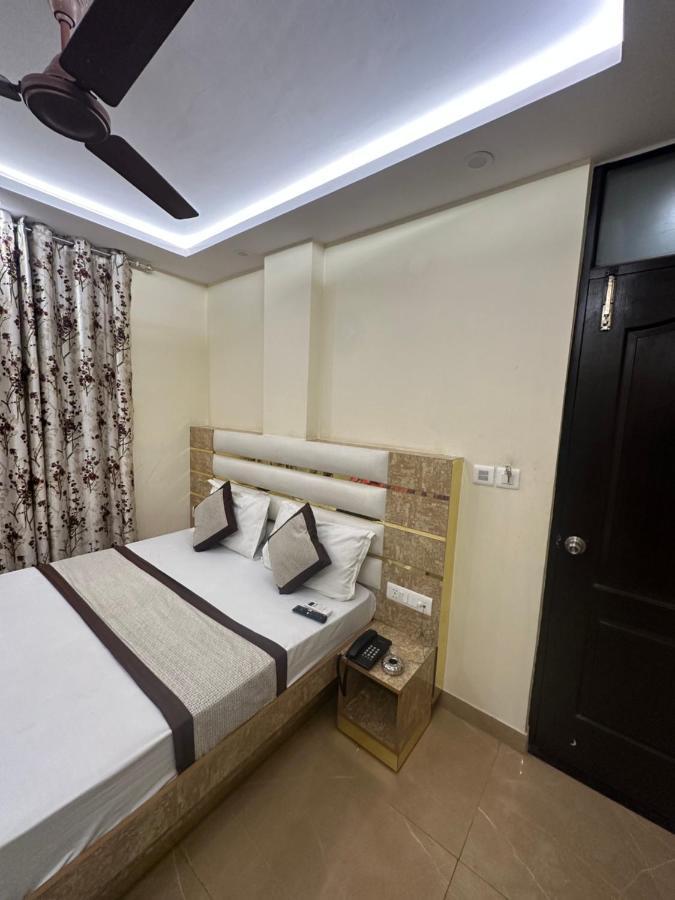 Hotel Mahalaxmi Deluxe Нью-Делі Екстер'єр фото