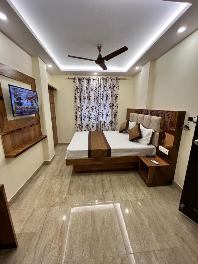 Hotel Mahalaxmi Deluxe Нью-Делі Екстер'єр фото