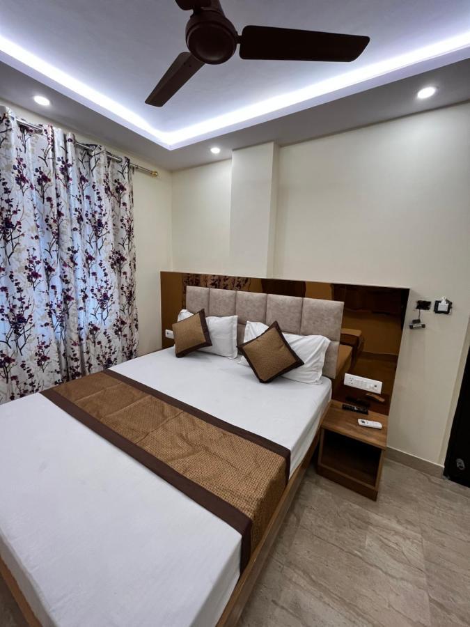 Hotel Mahalaxmi Deluxe Нью-Делі Екстер'єр фото
