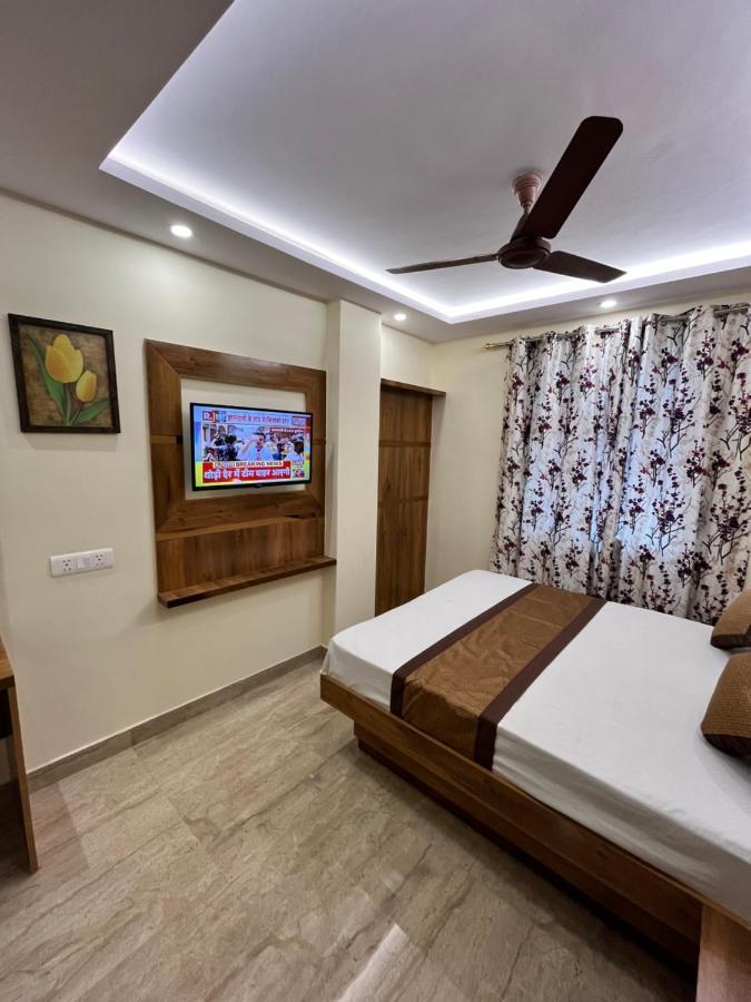 Hotel Mahalaxmi Deluxe Нью-Делі Екстер'єр фото